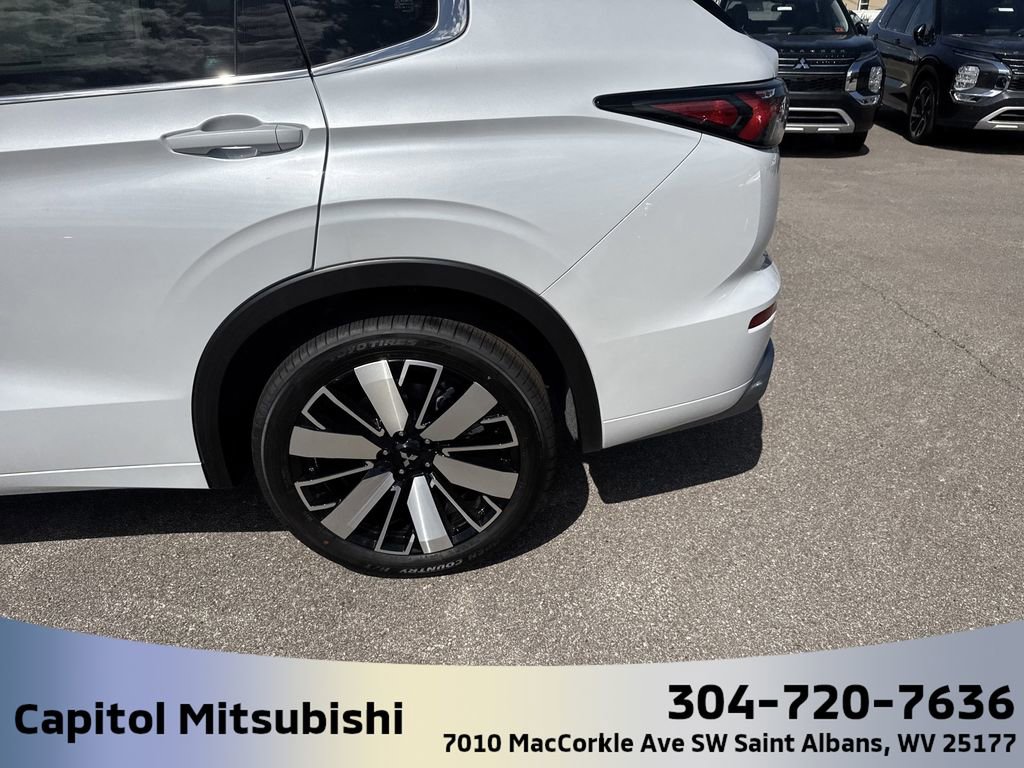 New 2025 Mitsubishi Outlander SEL image 8