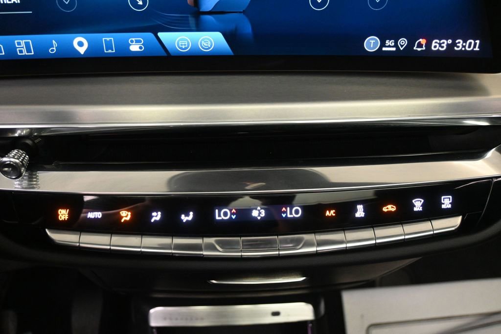 Used 2024 Cadillac Lyriq Sport RWD image 17