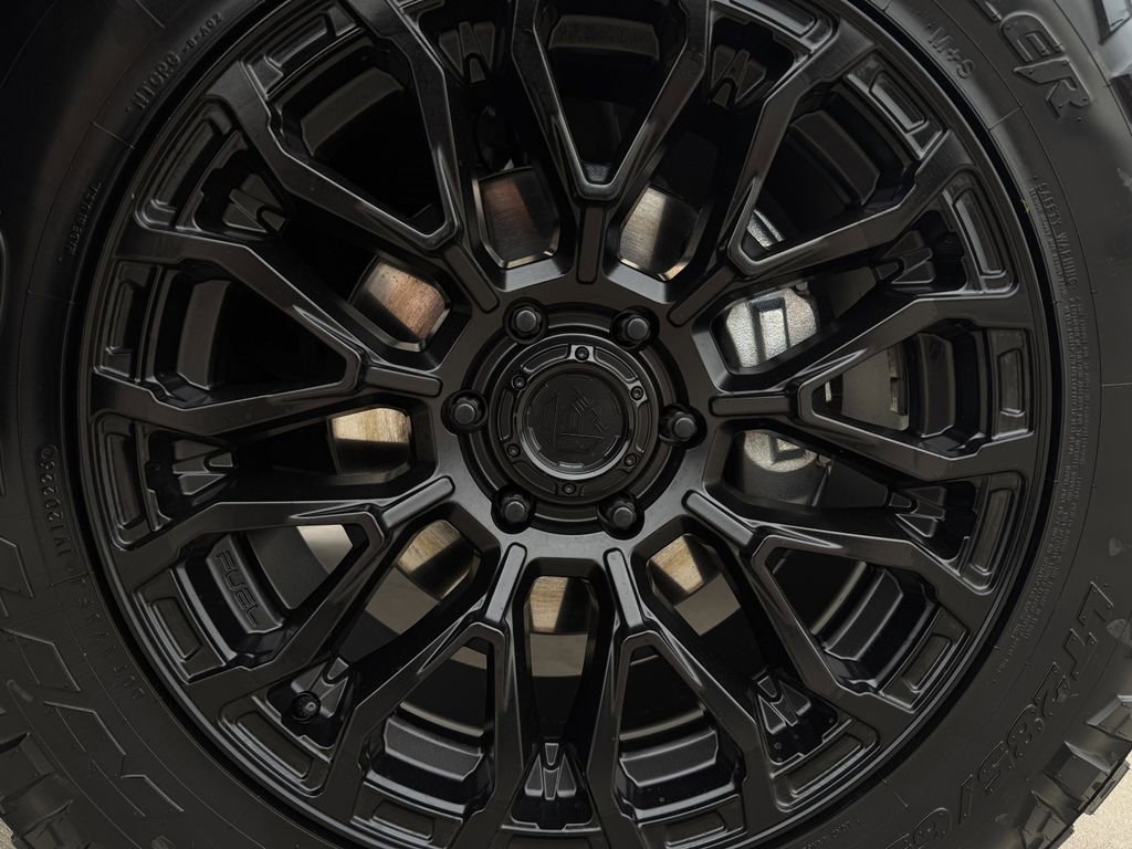 Used 2025 Chevrolet Tahoe RST image 9