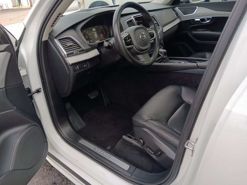 Used 2022 Volvo XC90 T5 Momentum AWD/4WD image 28