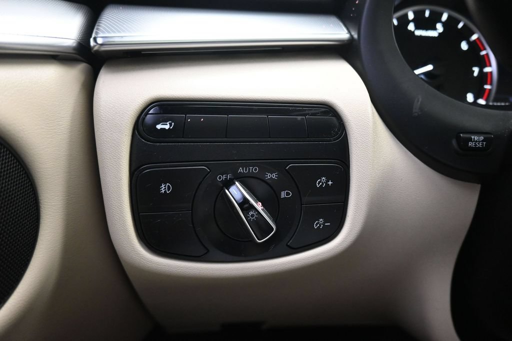 Used 2019 INFINITI QX50 Luxe w/ Navigation Package FWD image 24