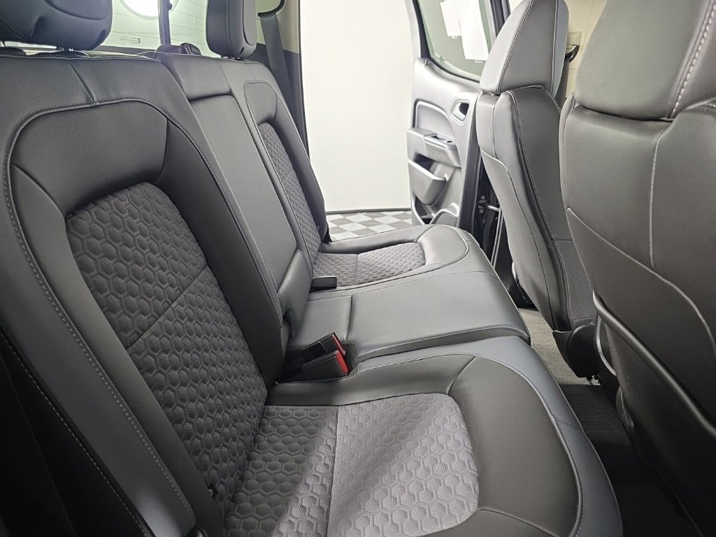 Used 2022 Chevrolet Colorado Z71 w/ Z71 Midnight Edition image 33