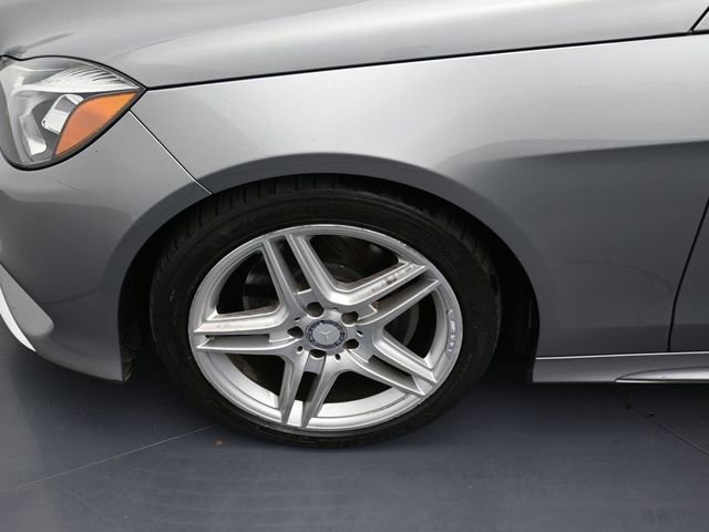 Used 2014 Mercedes-Benz E 350 4MATIC Sedan image 9
