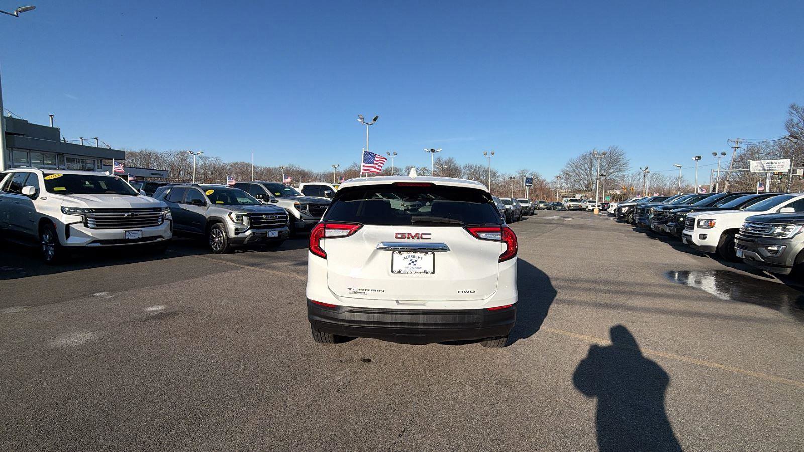 Used 2024 GMC Terrain SLE image 6