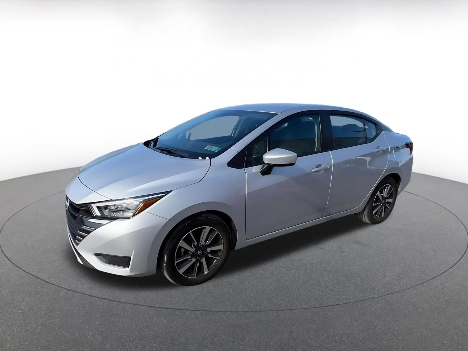 Used 2025 Nissan Versa SV image 7