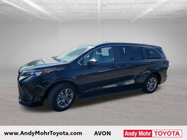 Used 2025 Toyota Sienna LE FWD image 4