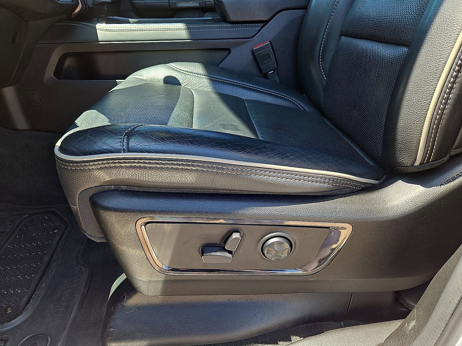 Used 2023 RAM 1500 Limited AWD/4WD image 25