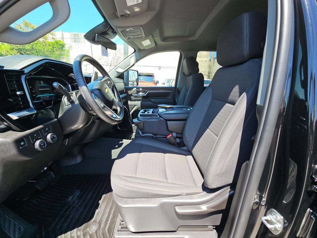 Used 2026 Chevrolet Silverado 2500 LT AWD/4WD image 4