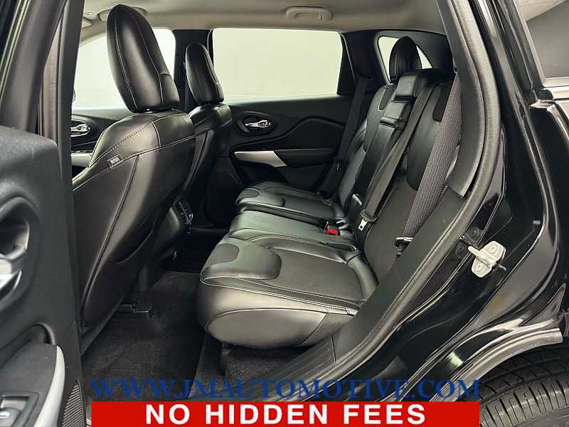 Used 2018 Jeep Cherokee Latitude Plus AWD/4WD image 14