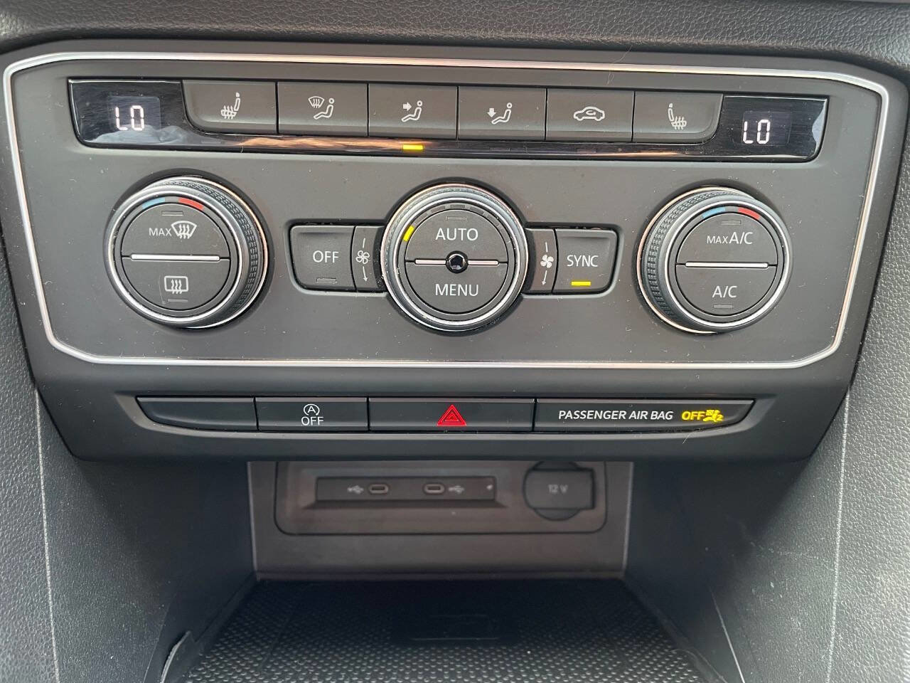 Used 2021 Volkswagen Atlas Cross Sport SE image 26