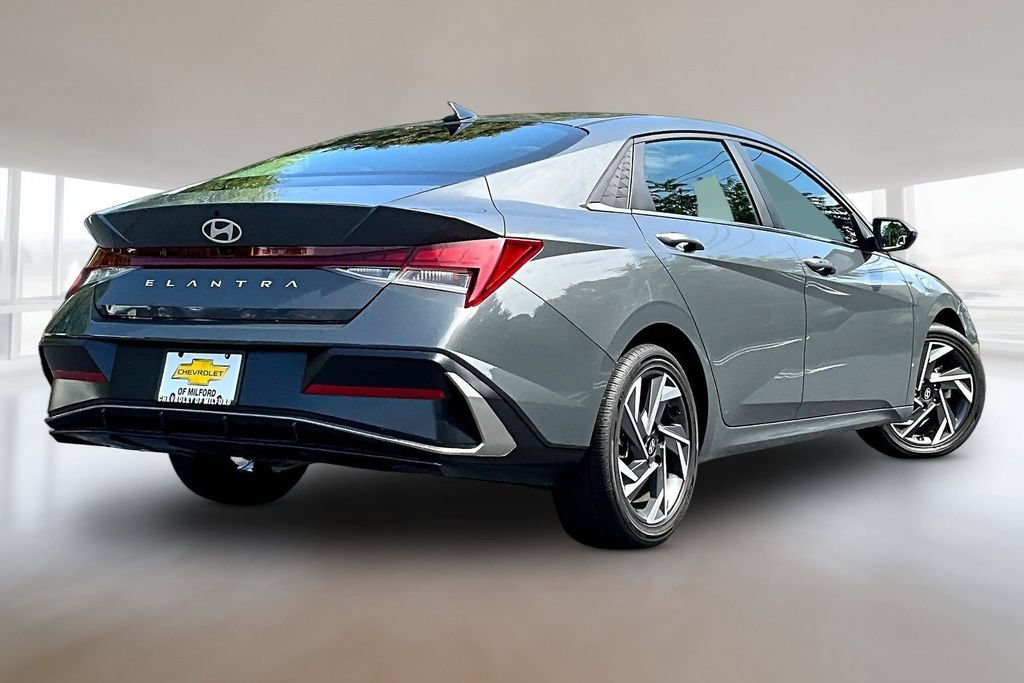 Used 2025 Hyundai Elantra SEL FWD image 6