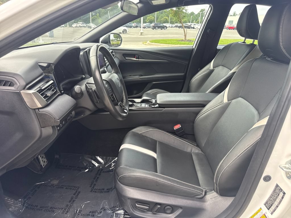 Used 2025 Toyota Camry SE FWD image 12