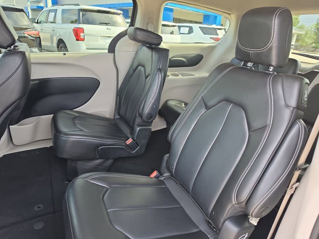 Used 2023 Chrysler Pacifica Touring-L FWD image 12