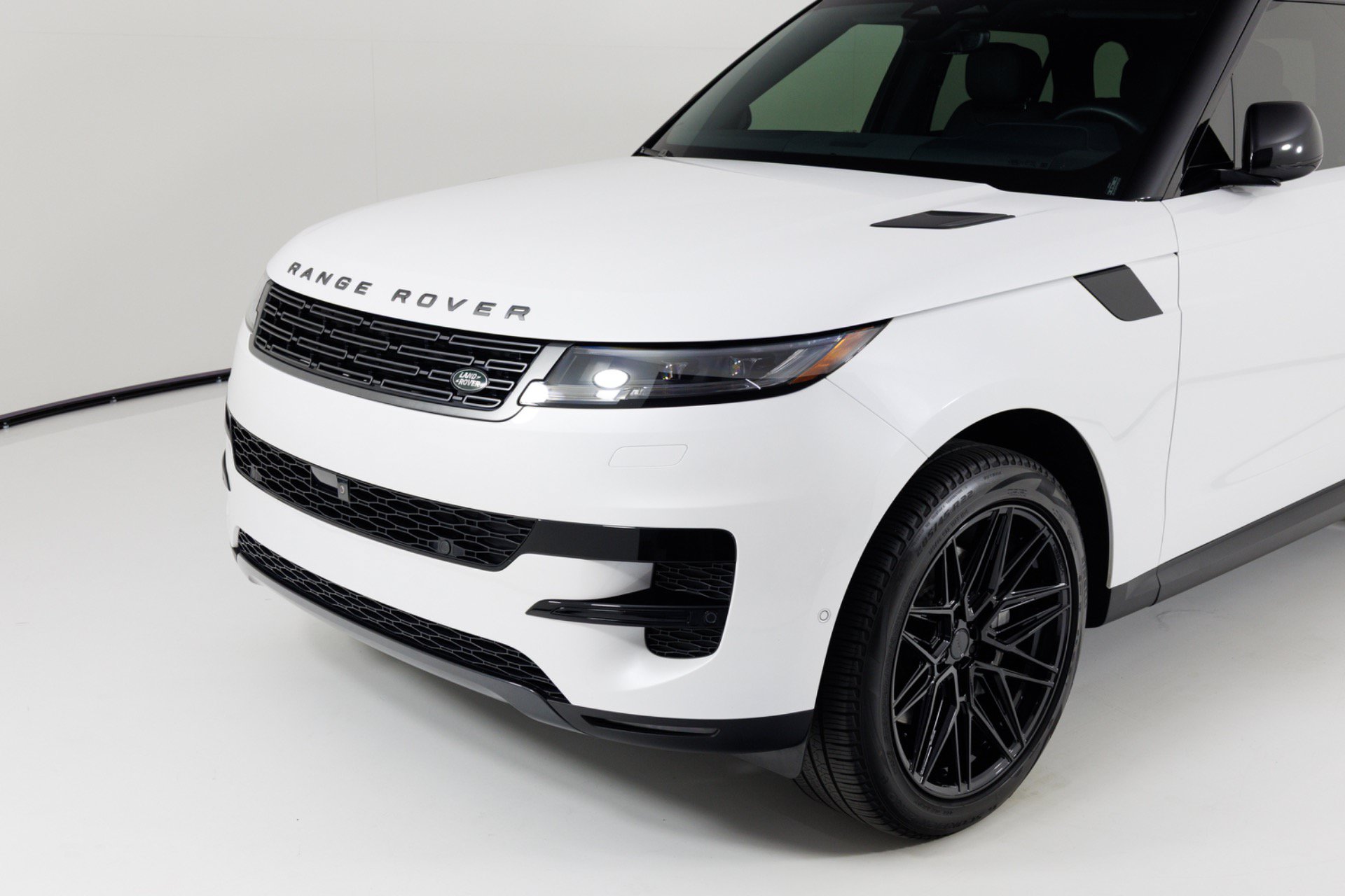 Used 2024 Land Rover Range Rover Sport SE AWD/4WD image 64