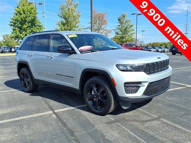 Certified 2023 Jeep Grand Cherokee Altitude image 3