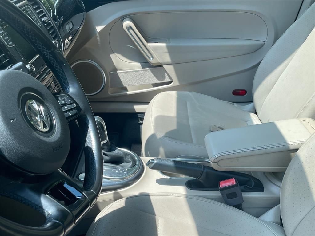 Used 2018 Volkswagen Beetle 2.0T SE FWD image 2