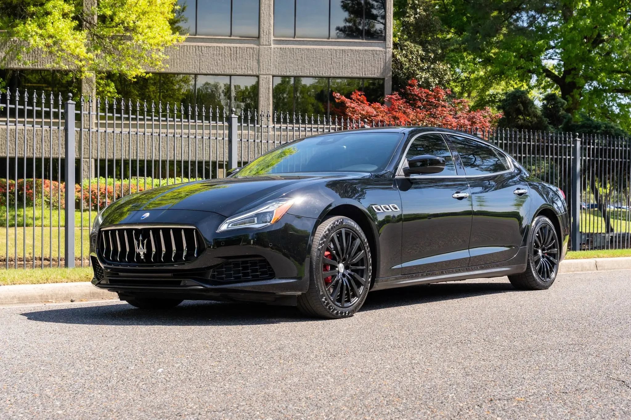 Used 2018 Maserati Quattroporte S Q4 AWD/4WD image 1