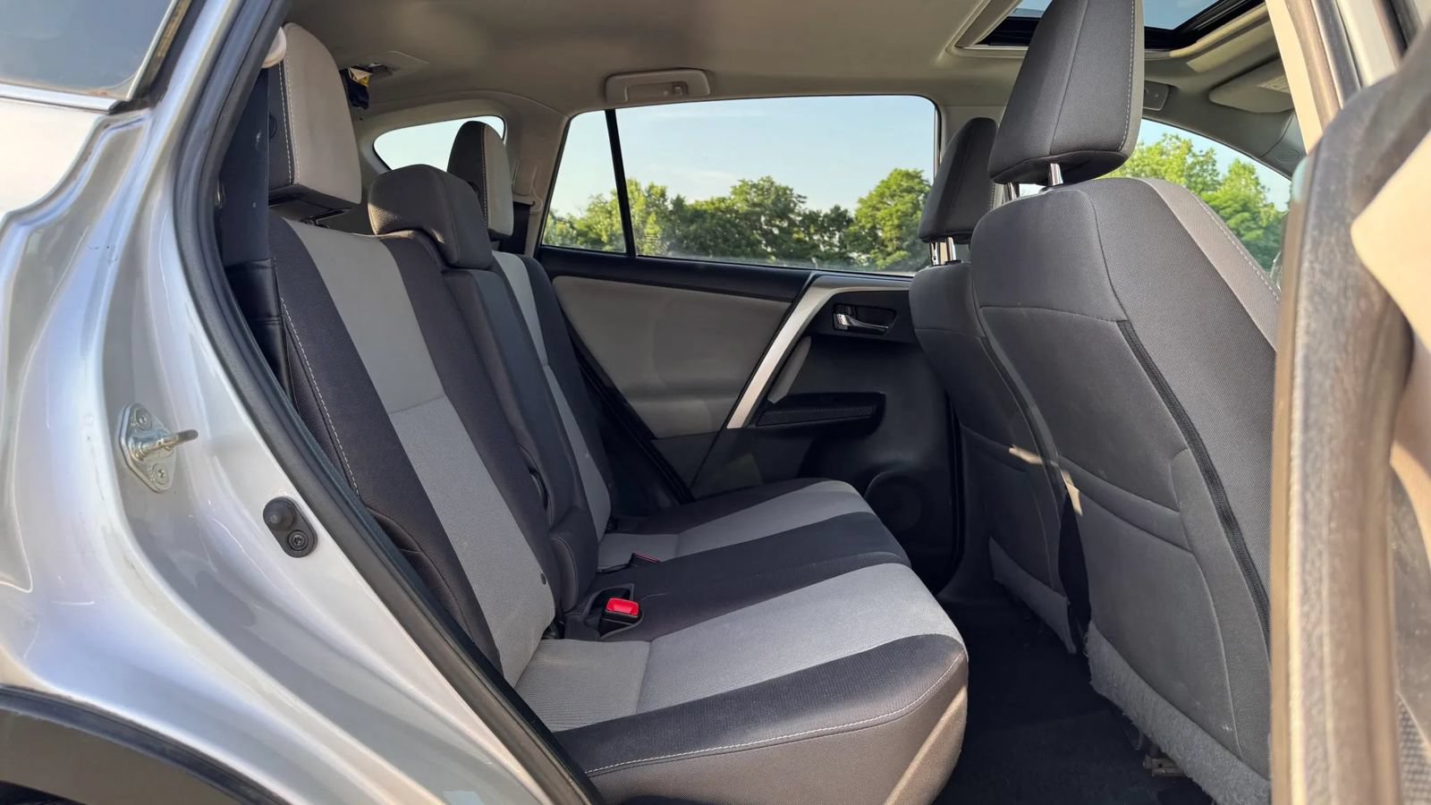 Used 2015 Toyota RAV4 XLE FWD image 18