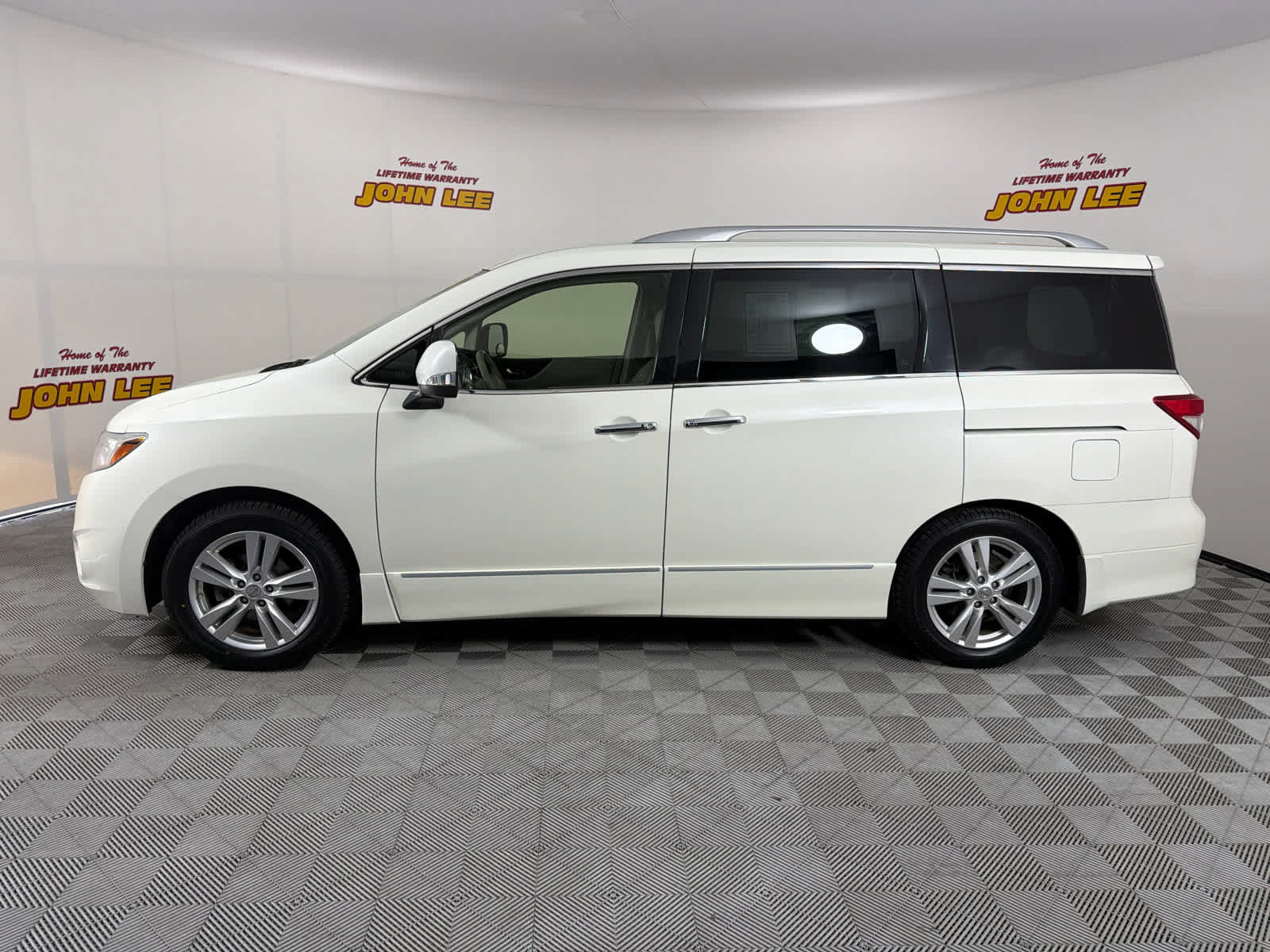 Used 2015 Nissan Quest SL FWD image 2