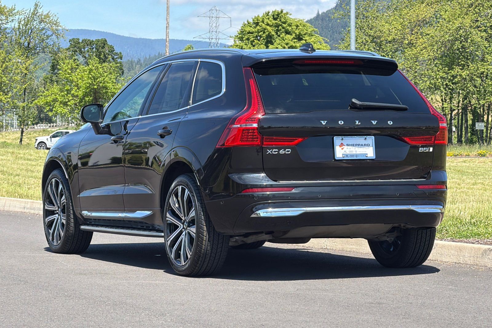 Used 2023 Volvo XC60 B5 Ultimate AWD/4WD image 5