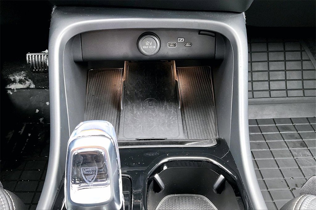 Used 2026 Volvo XC40 B5 Plus w/ Protection Package Premier image 15