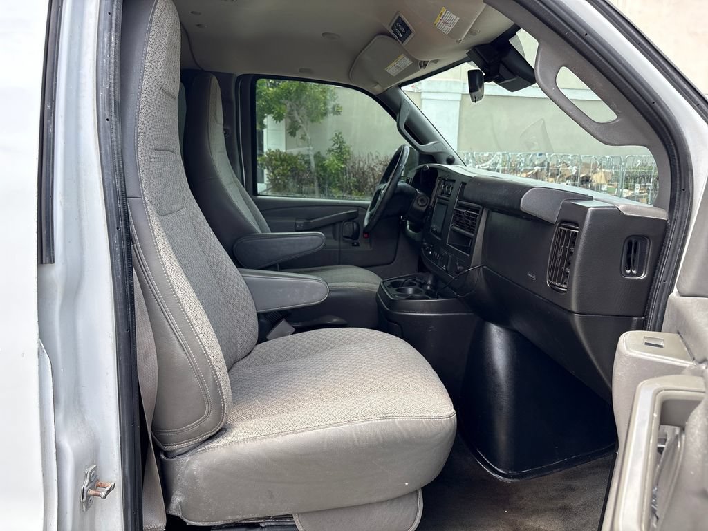 Used 2019 Chevrolet Express 3500 LT w/ LT Preferred Equipment Group RWD image 4
