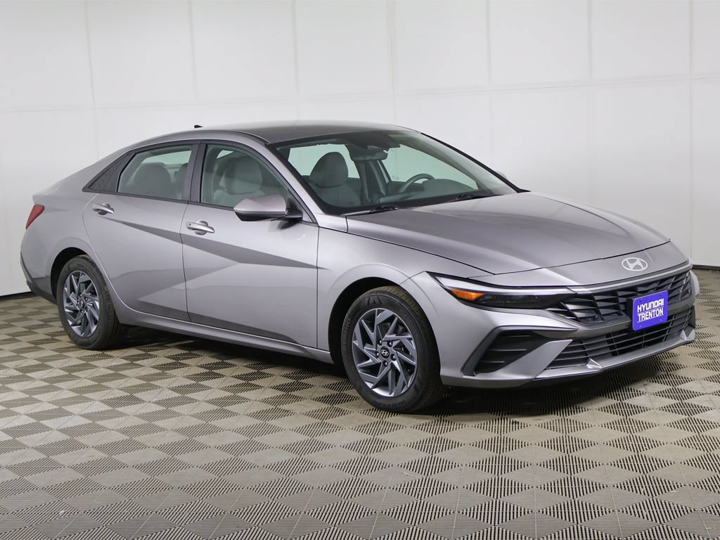 Used 2024 Hyundai Elantra Blue FWD image 39