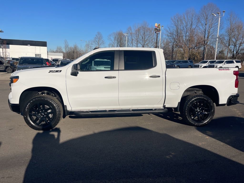 Used 2025 Chevrolet Silverado 1500 Custom Trail Boss w/ Turbomax Blackout Package image 2