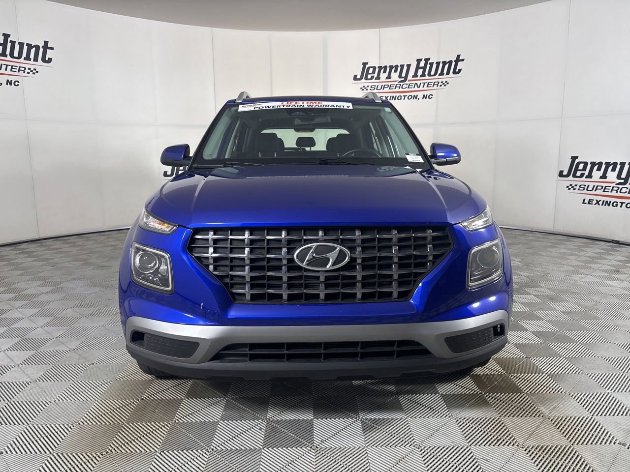 Used 2025 Hyundai Venue SEL FWD image 3
