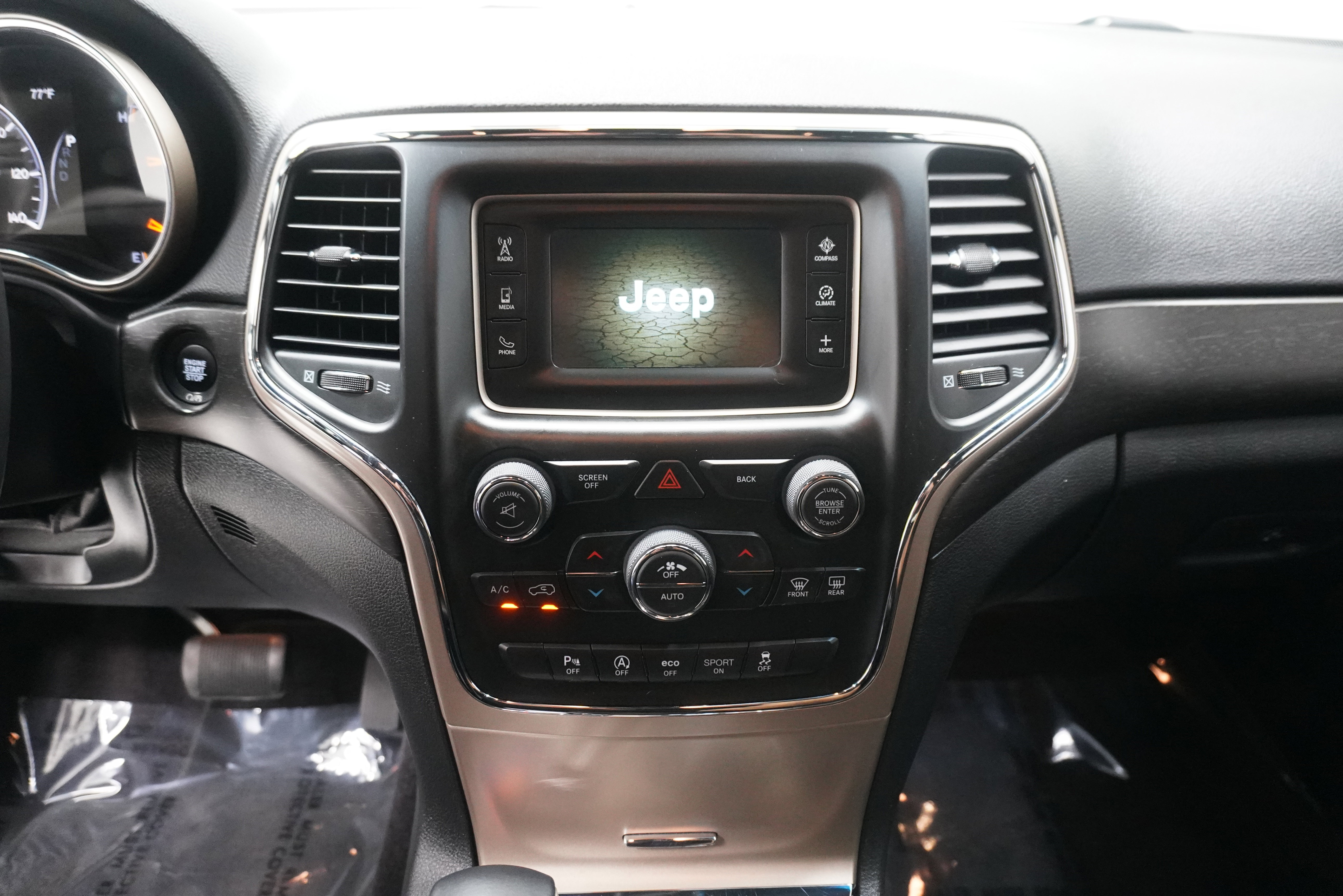 Used 2017 Jeep Grand Cherokee Laredo RWD image 18