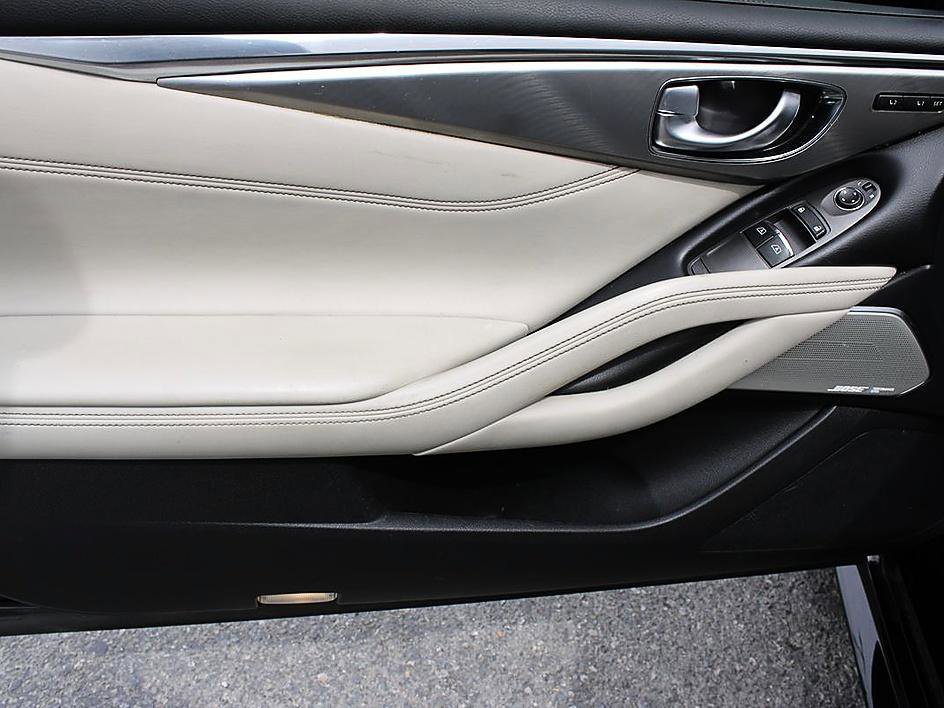 Used 2019 INFINITI Q60 3.0t Luxe w/ Essential Package RWD image 7
