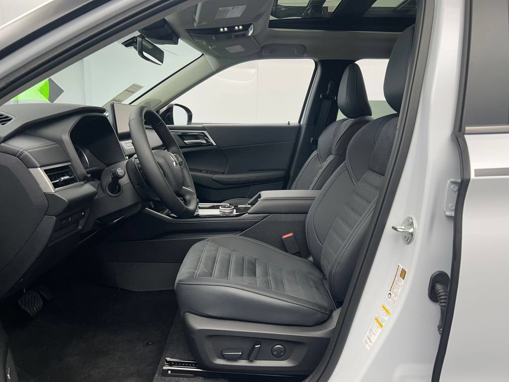 New 2026 Mitsubishi Outlander AWD image 15