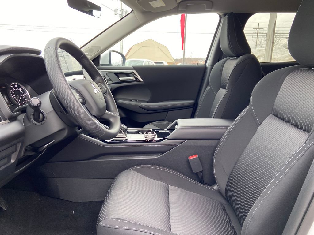 New 2026 Mitsubishi Outlander ES AWD/4WD image 11