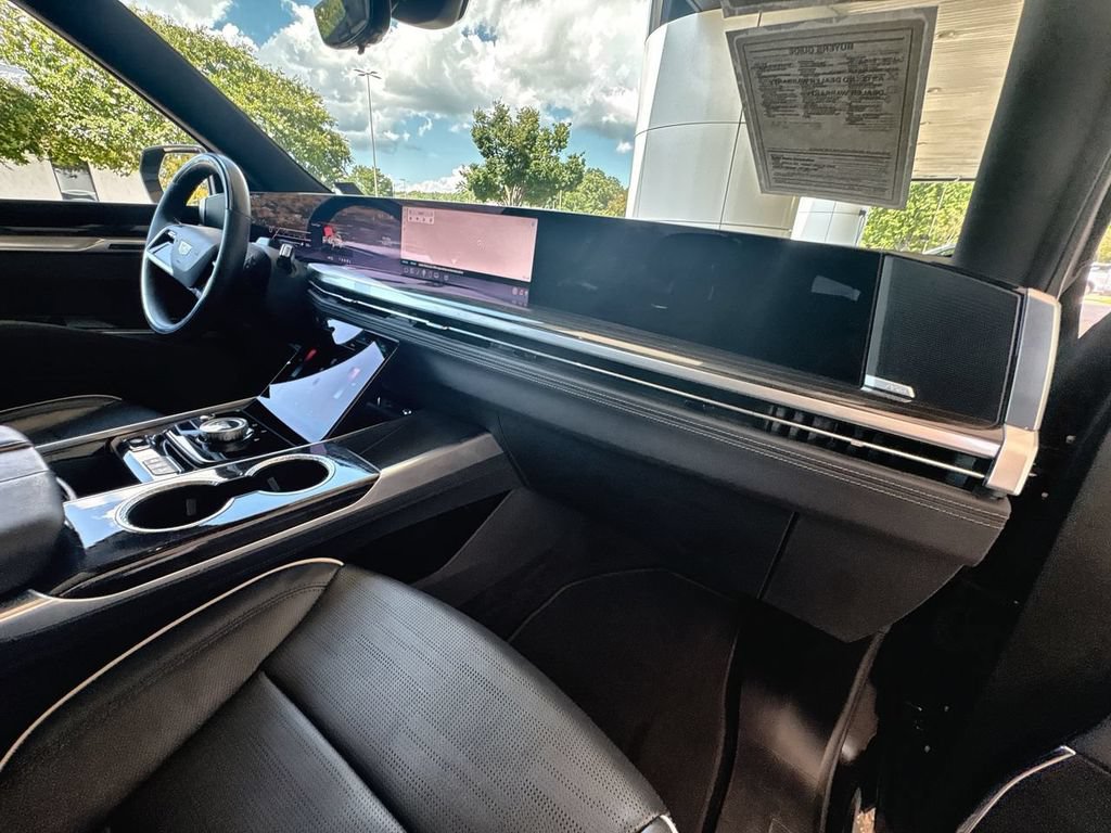 Certified 2025 Cadillac Escalade Premium Luxury AWD/4WD image 30