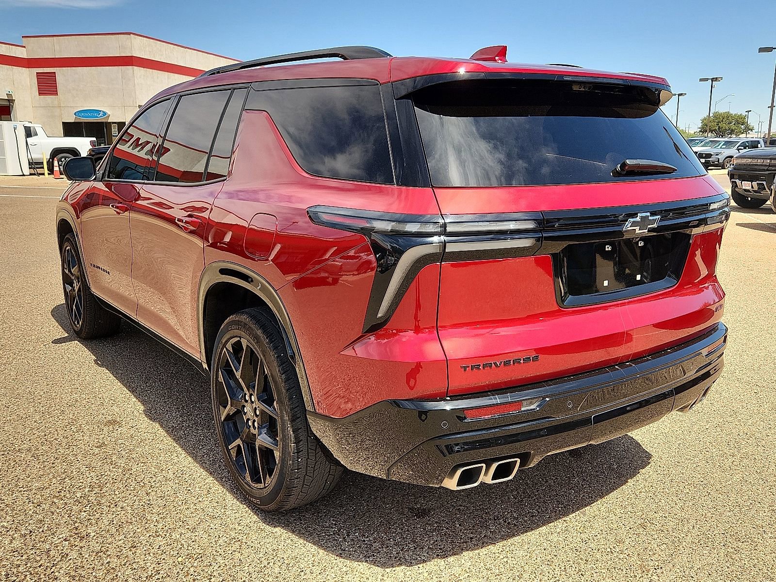 Used 2024 Chevrolet Traverse RS FWD image 3