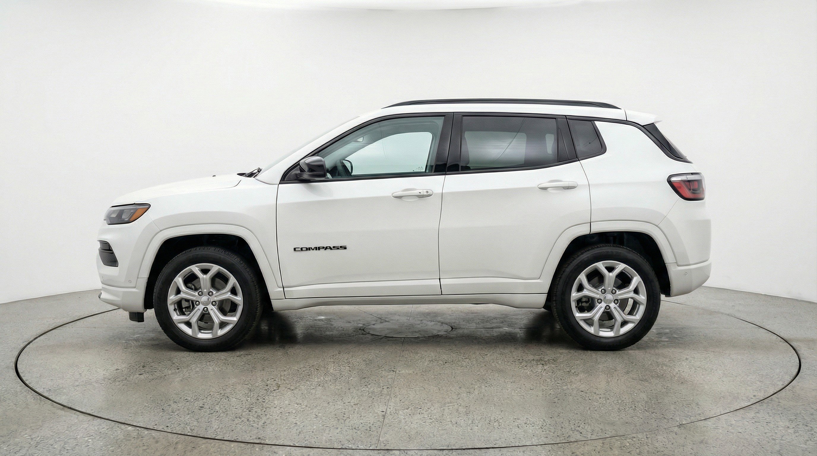 Used 2025 Jeep Compass Latitude image 5