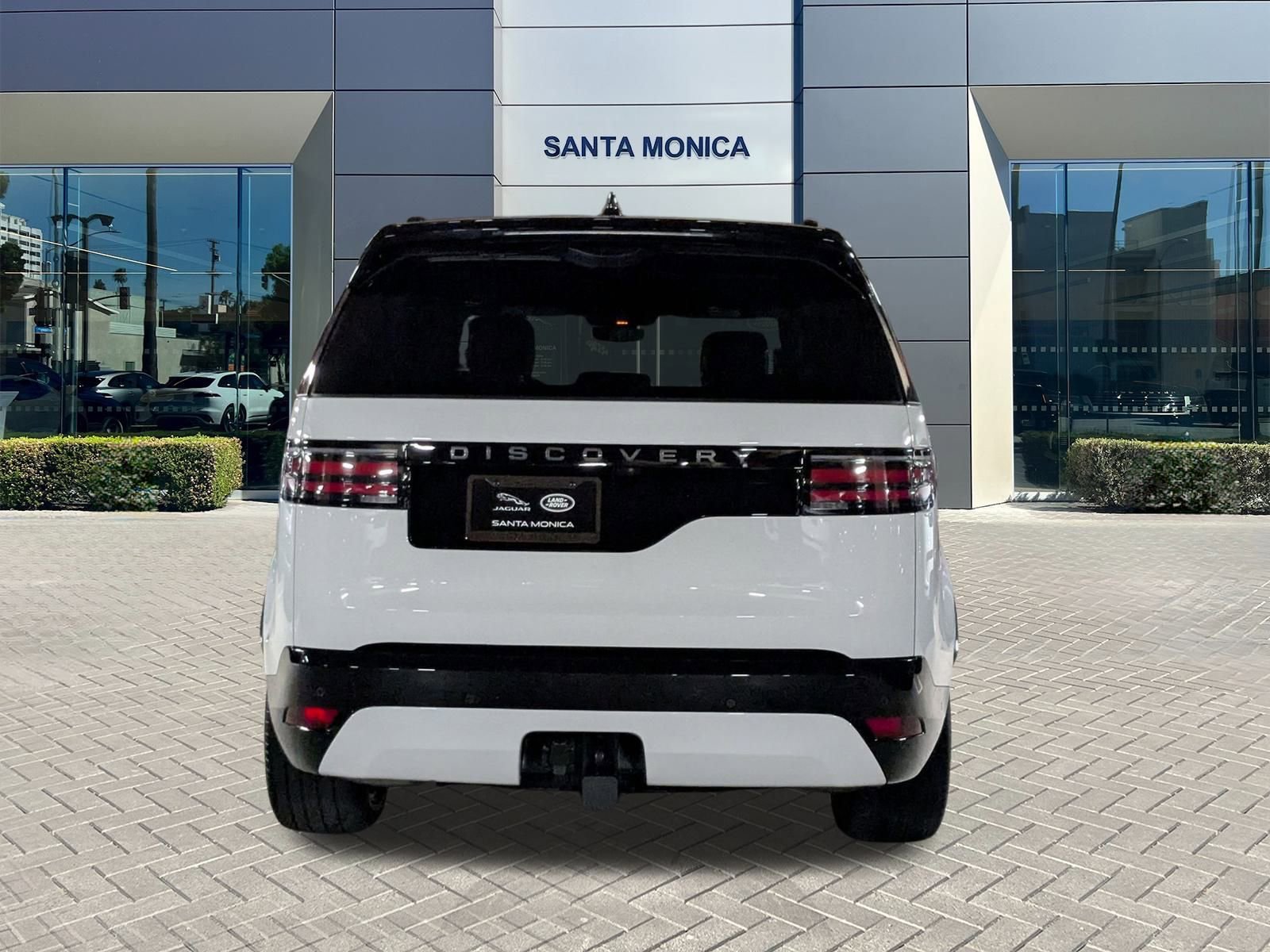New 2025 Land Rover Discovery Dynamic SE image 8