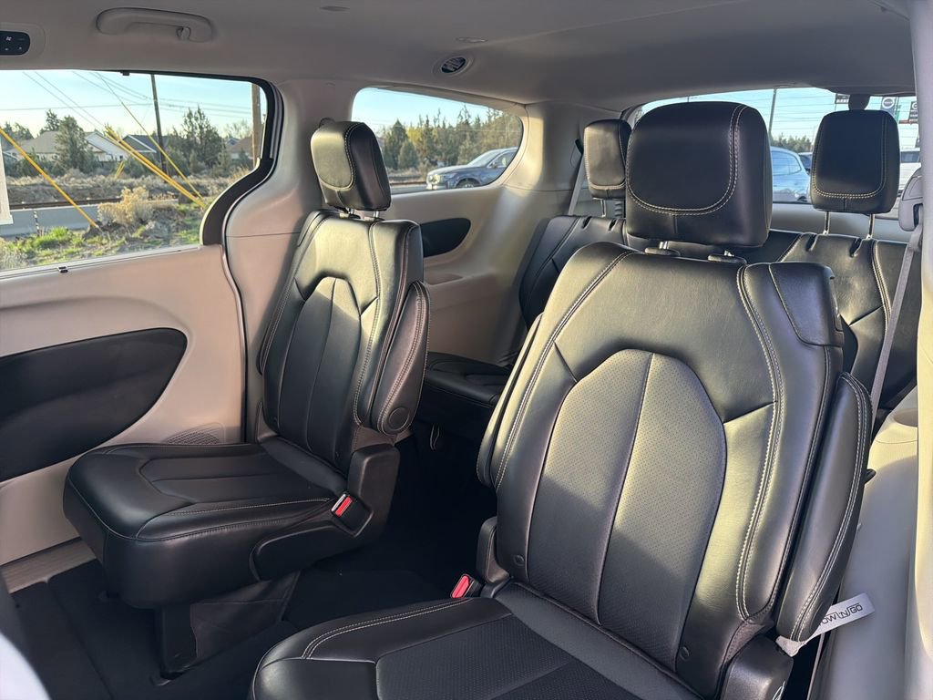 Used 2024 Chrysler Pacifica Touring-L FWD image 38