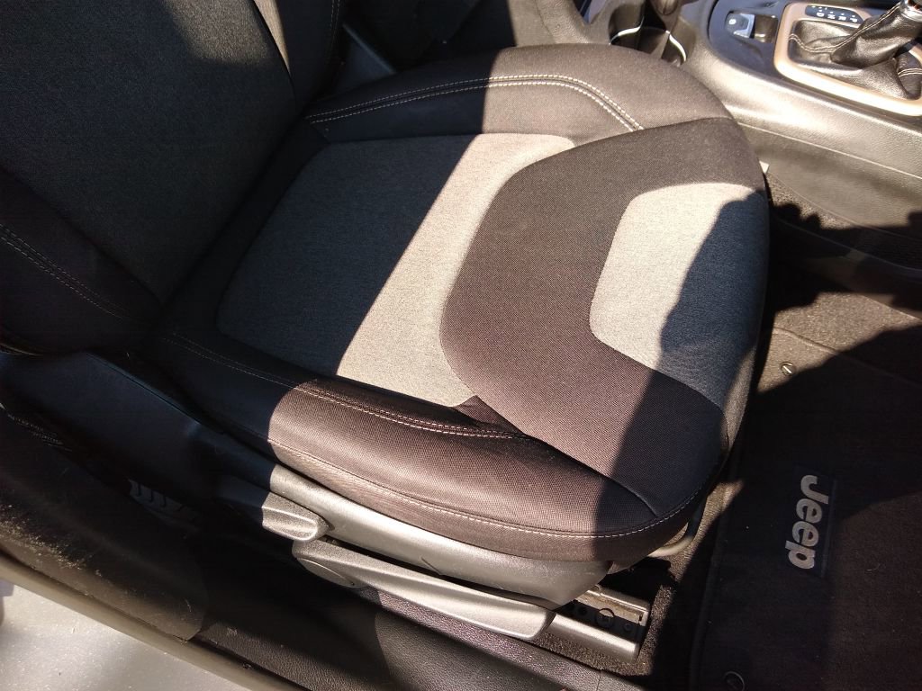 Used 2015 Jeep Cherokee Sport image 24
