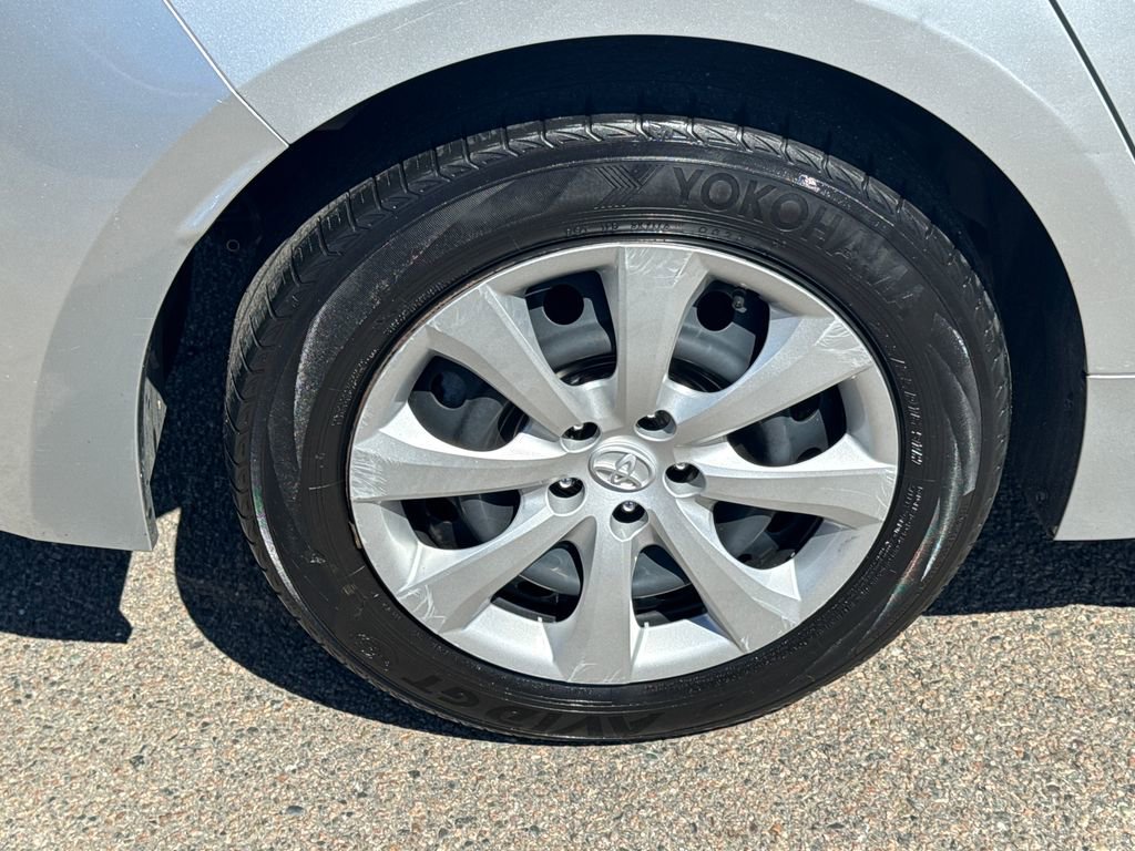 Used 2025 Toyota Corolla LE AWD/4WD image 42