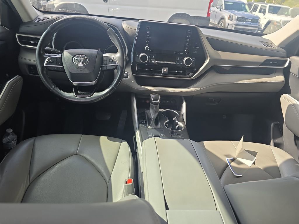 Used 2020 Toyota Highlander XLE image 14