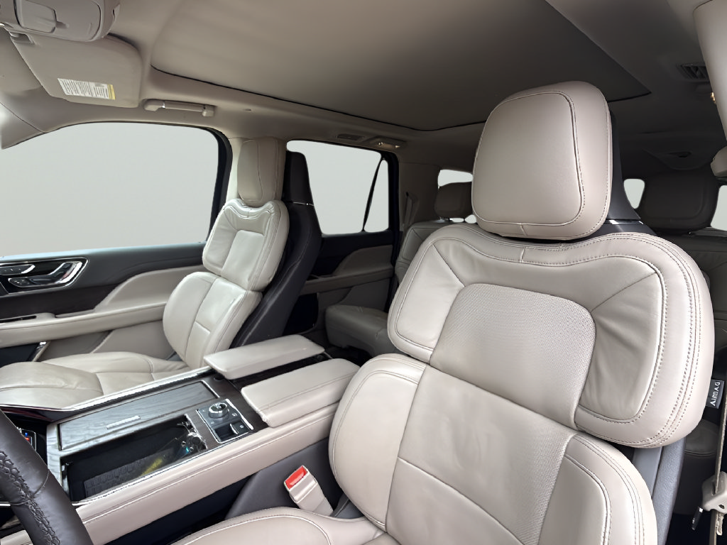 Used 2022 Lincoln Navigator L Reserve RWD image 12