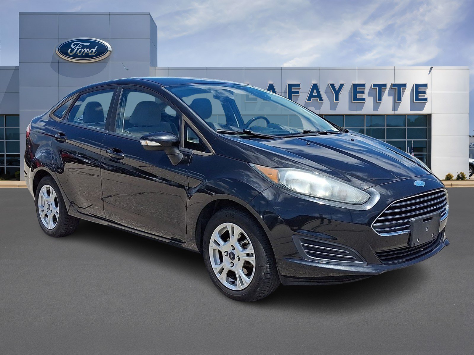 Used 2015 Ford Fiesta SE FWD image 1