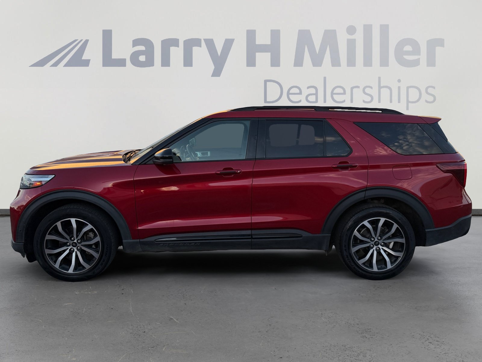 Used 2021 Ford Explorer ST w/ Equipment Group 401A AWD/4WD image 2