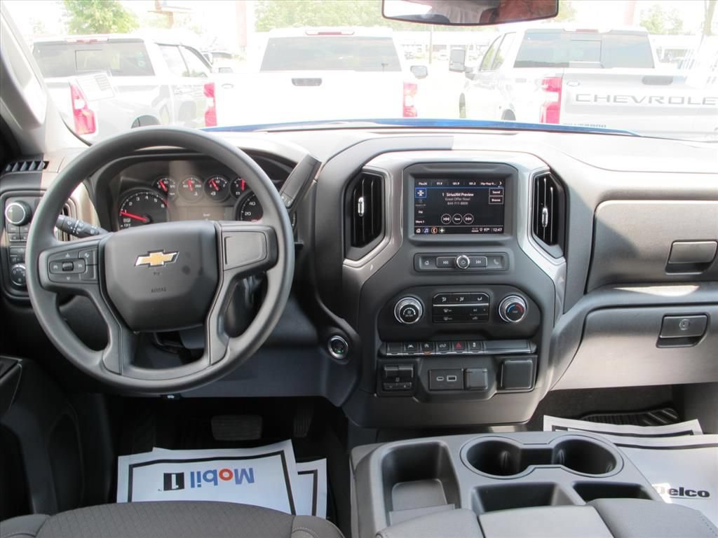 Used 2025 Chevrolet Silverado 1500 Custom w/ Turbomax Blackout Package AWD/4WD image 15