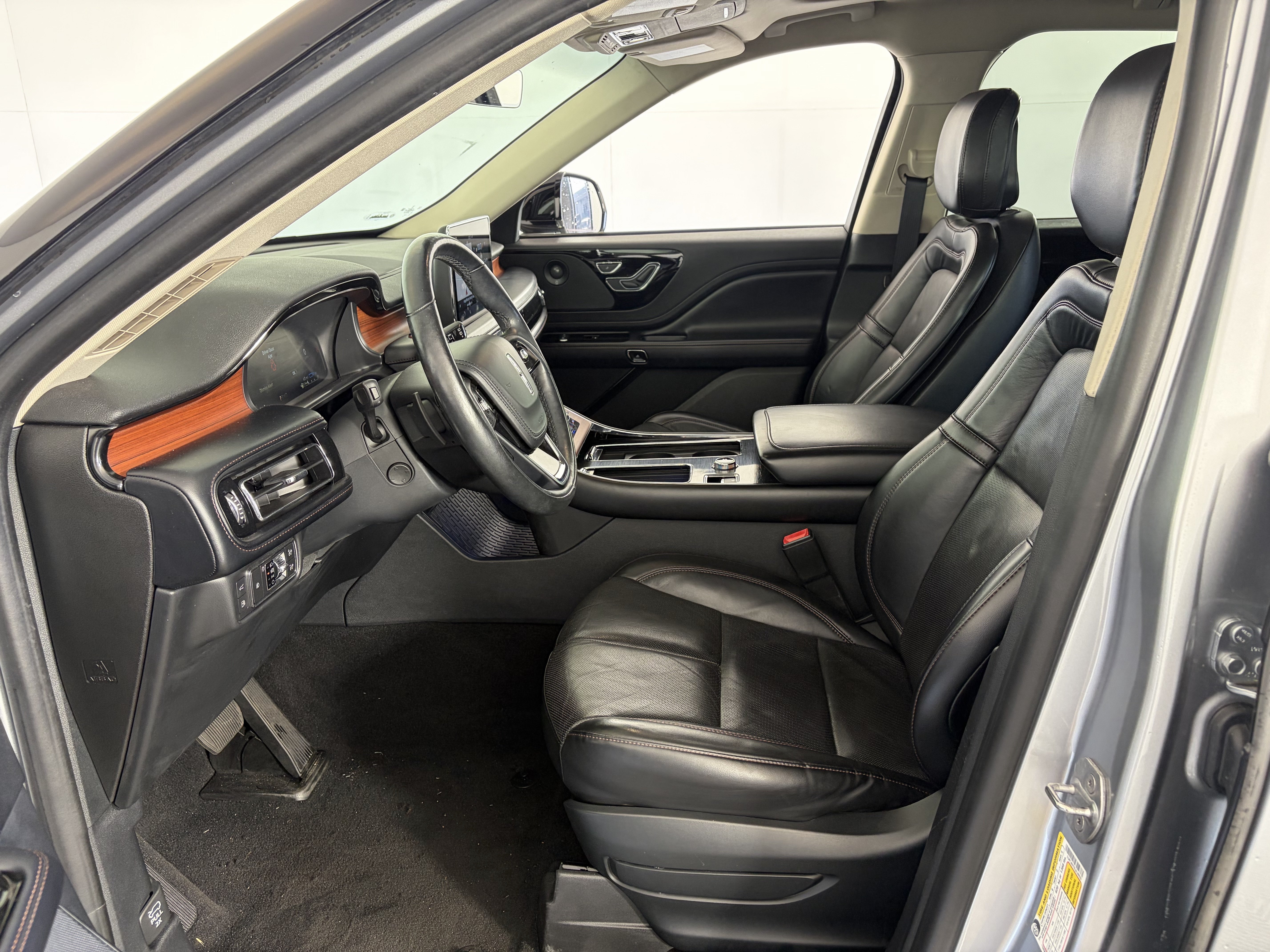 Used 2020 Lincoln Aviator Grand Touring w/ Elements Package Plus AWD/4WD image 12