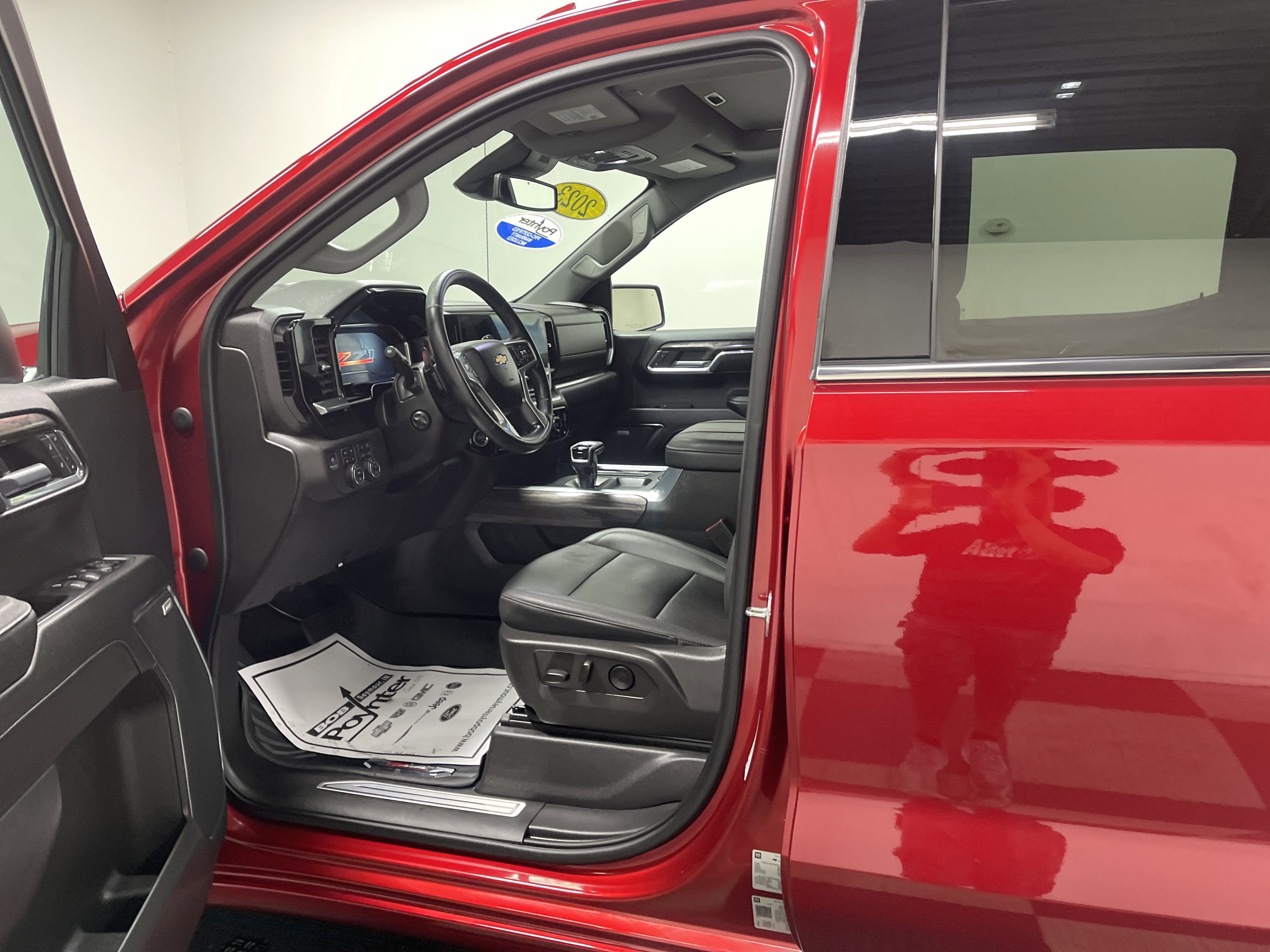 Used 2023 Chevrolet Silverado 1500 LTZ w/ LTZ Premium Package AWD/4WD image 9