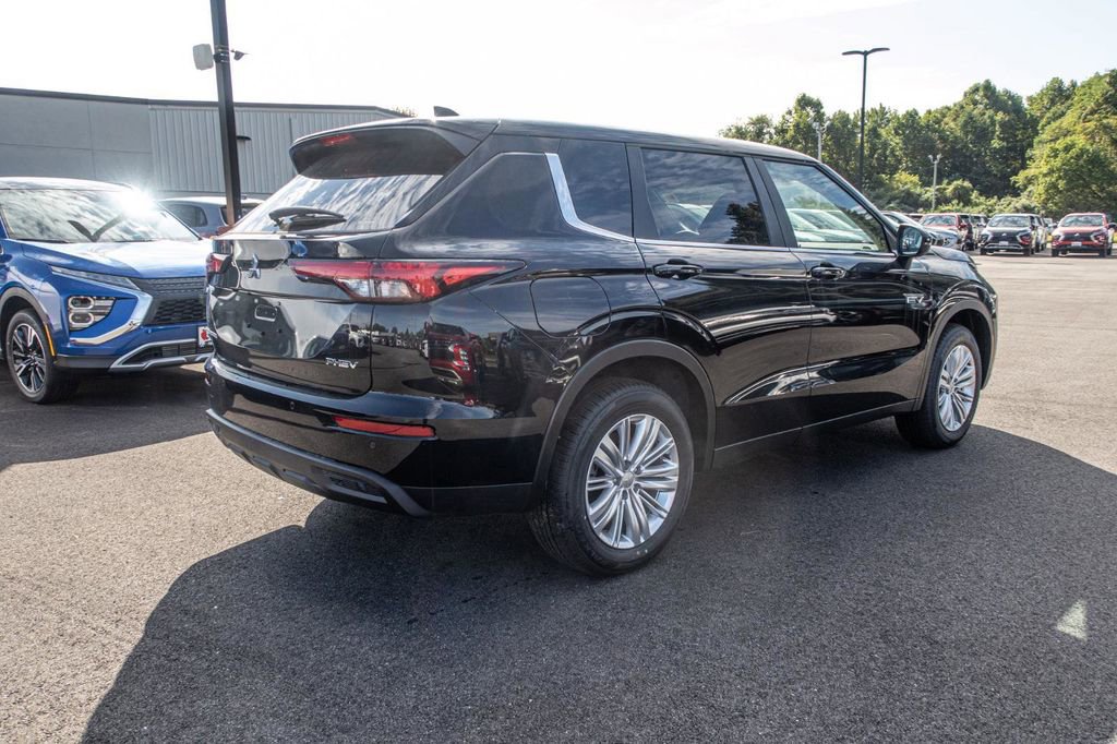 New 2024 Mitsubishi Outlander ES image 10