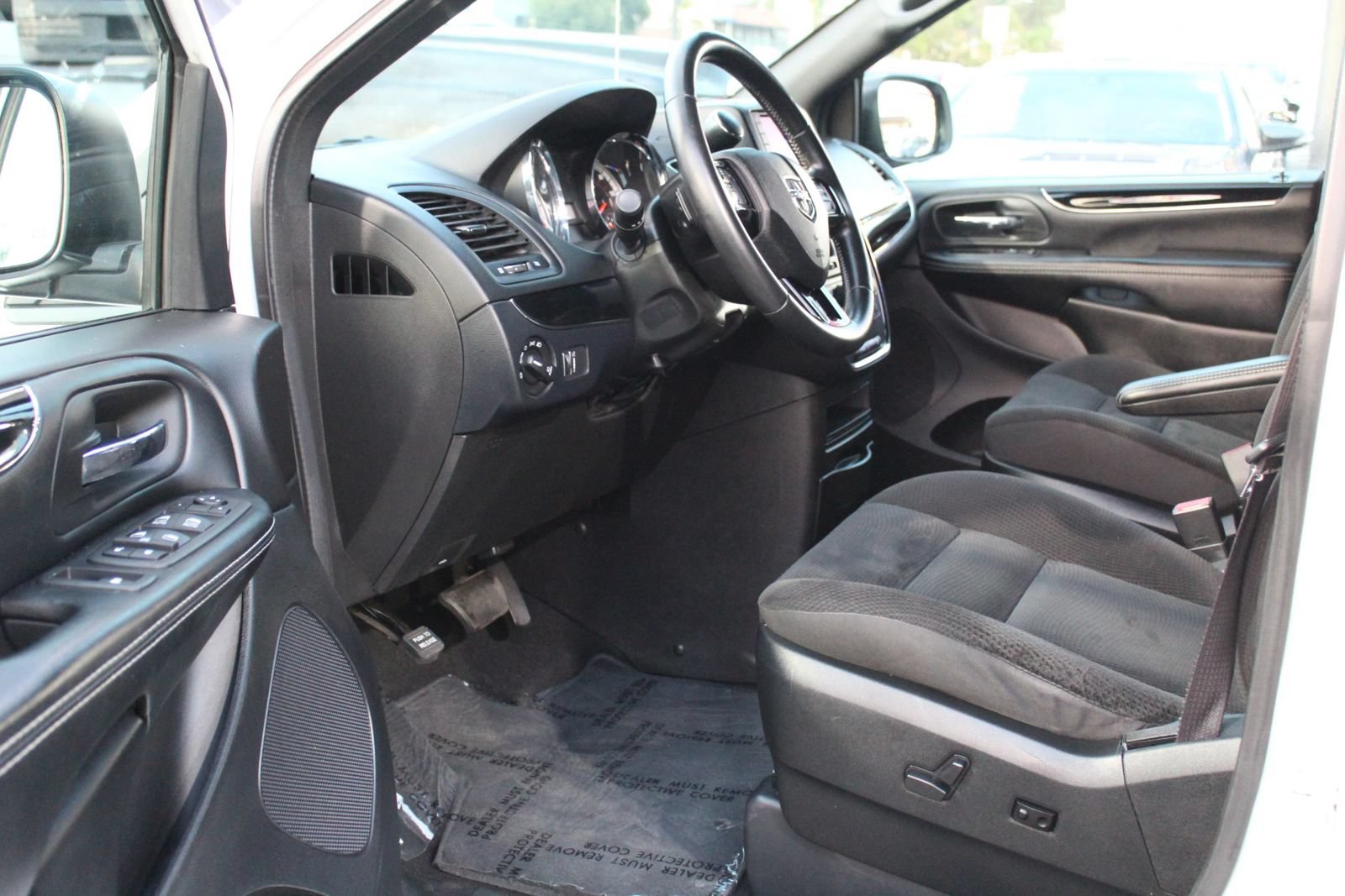 Used 2019 Dodge Grand Caravan SE FWD image 9