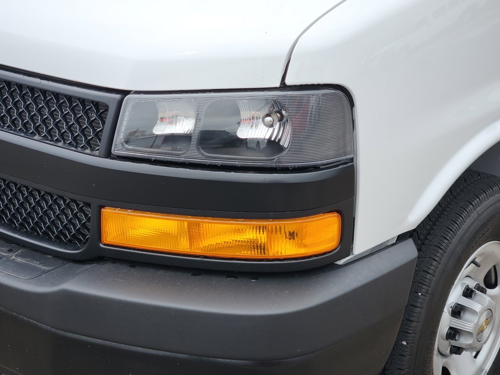 Used 2025 Chevrolet Express 3500 LS RWD image 8